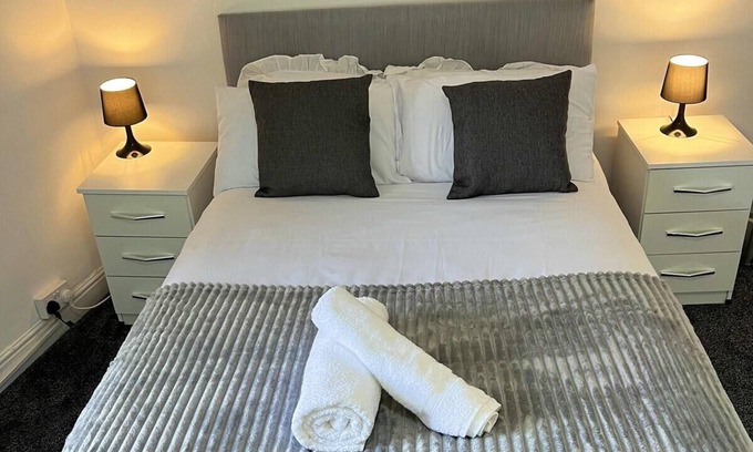 Birmingham House | Birmingham Blissful Retreat - 4 Bedroom