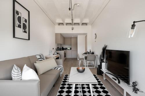 Central Milton Keynes Apartment | Black and White 1 BR Business stays Above MK Train Station
