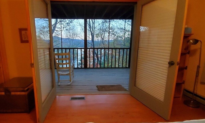 Robbinsville House | Black Bear Roost on Lake Santeetlah & near 'Tail of the Dragon'
