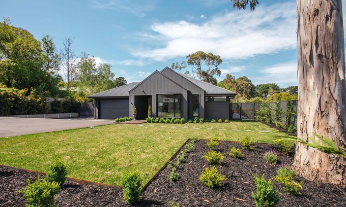 Balnarring House | Black Beauty Balnarring - Perfect year round getaway, rustic coastal luxury