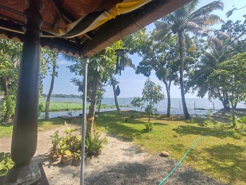 Andhakaranazhy House | Bliss on the Lake