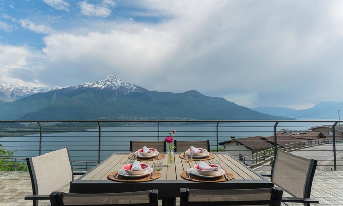 Aurogna Apartment | Blooms by the Lake by Rent all Como