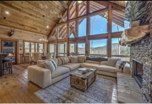 Morganton House | Blue Creek Lodge, Mtn Views, Hot Tub, Game Room