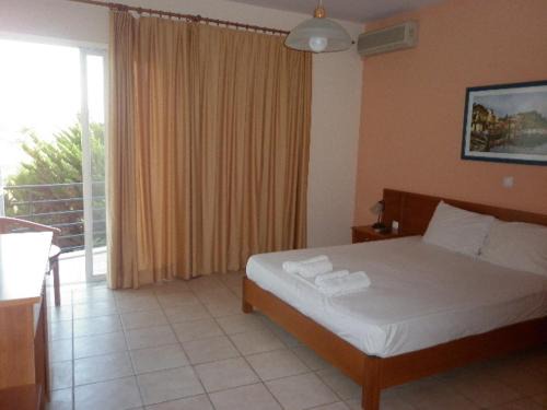 Iria Hotel | Blue escape