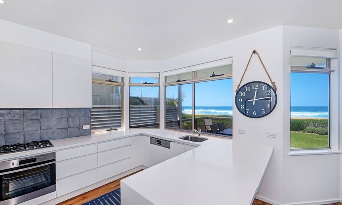 North Avoca House | Blue Haven - Absolute Beachfront