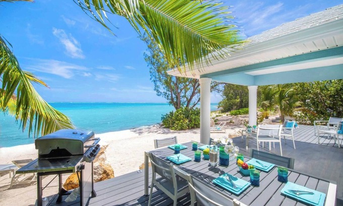 North Side House | Blue Moon: Upgraded Cottage w/Sandy Beach + Backyard Snorkeling Next to Ocean Fr