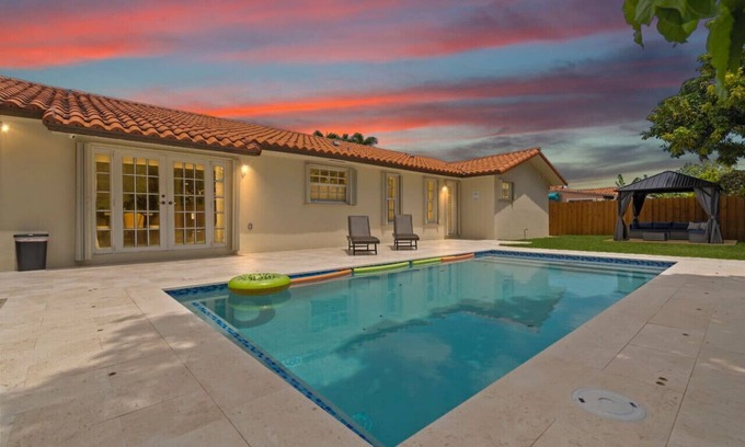 Fontainebleau House | Blue Oasis - Heated Pool 5B/3BTH