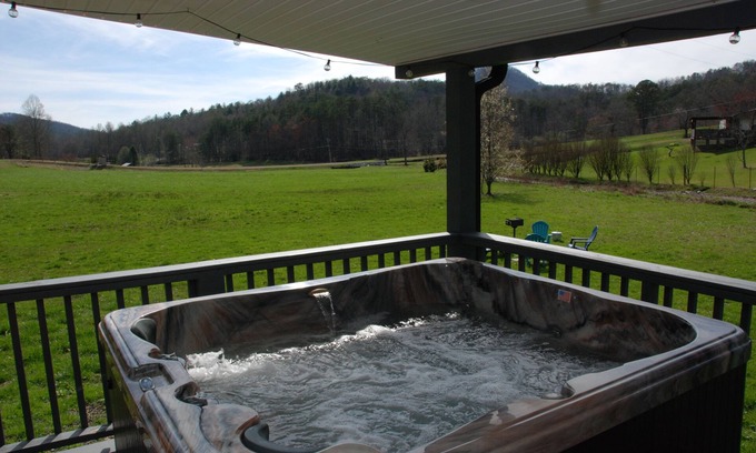 Blue Ridge Cottage | Blue Ridge Cozy Cabin with Full Mountain View