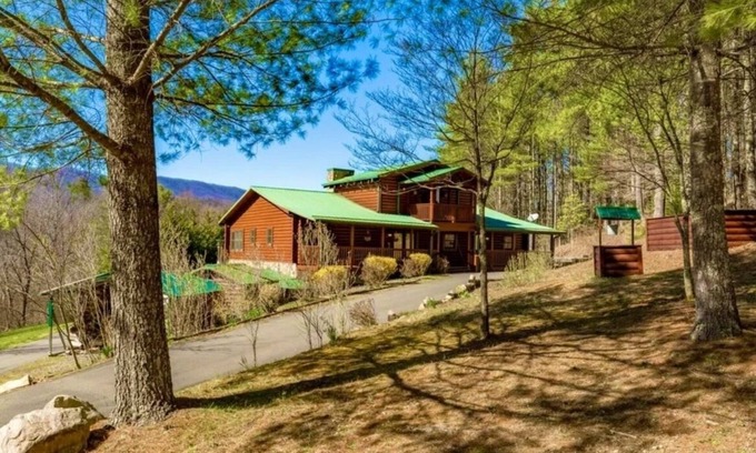 Butler Cabin | Blue Ridge Mountain Cabin; chill vibes, scenic views, nearby hiking and wineries