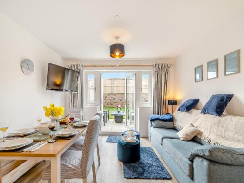 Sageston House | Blue Skies