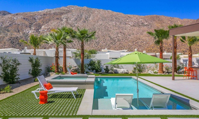 Historic Tennis Club House | 'Blue Skye Modern' Modern pool pad w/4 suites