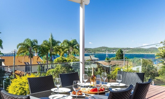 Salamander Bay House | Blue Waters 7 Cook St - Dog Friendly and Water Views
