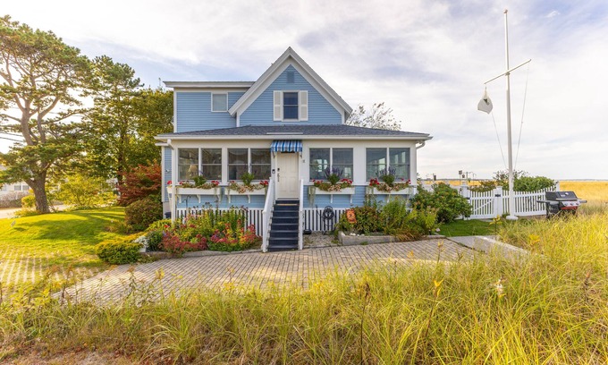 Biddeford Pool House | Bluebell Cottage Beachfront Vacation