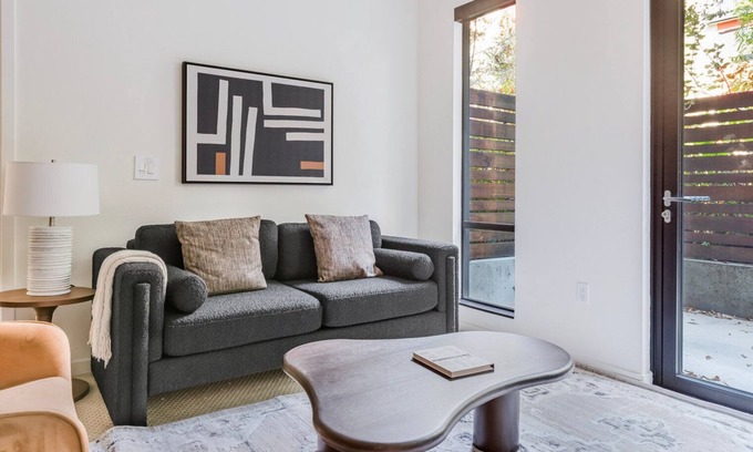 The Villas Apartment | Blueground | Valley Fair, jacuzzi, nr Plaza de Cesar Chavez