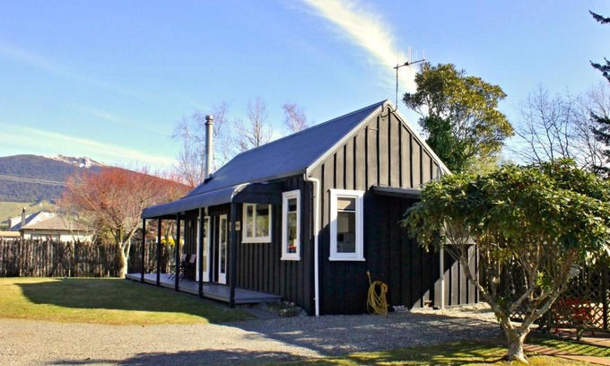 Turangi House | Bluehaven Cottage - Turangi Holiday Home