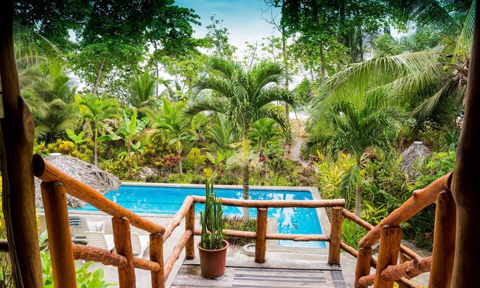 Bocas del Toro Bed & Breakfast | Bluff Beach Retreat