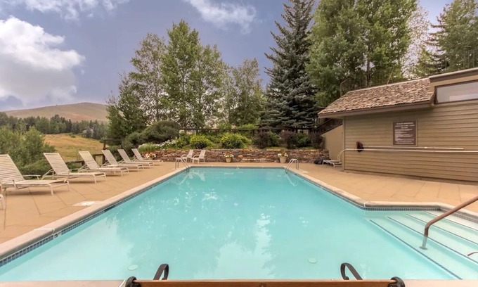 Elkhorn Village Condo | Bluff Condo + Free guest passes to Elkhorn Resort amenities included!