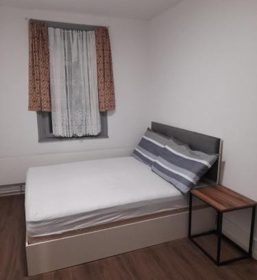 Wohlen Bed & Breakfast | BnB 2 Room sleep 3 - 1x Queensize-Double Bed 1x Single Bed