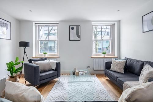 Fitzrovia Apartment | BnBNova - 2BR in Soho - Charlotte Street