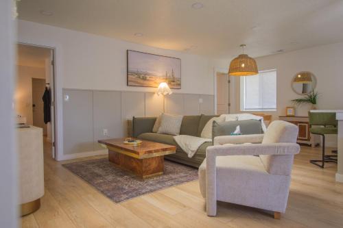 Huning Highland Historic District House | Bohemian Chic an Eclectic Escape-Hot Tub-Pet Friendly-No Pet Fees!