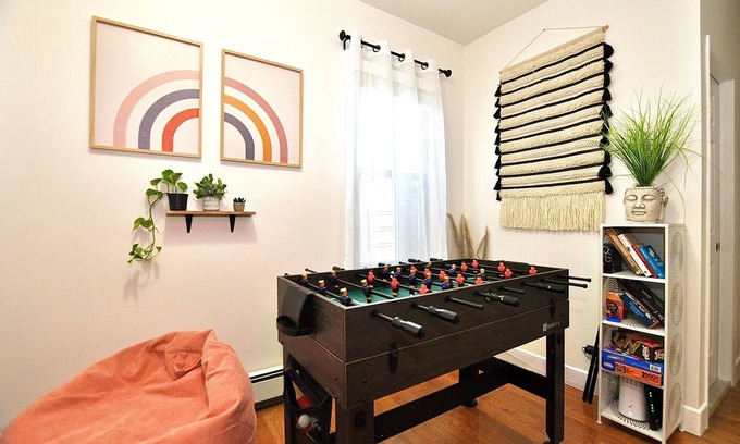 Queens Apartment | BohoChic Apt w Gameroom and Parking 25m to Penn Station/MSG/Walk to Bell Blvd