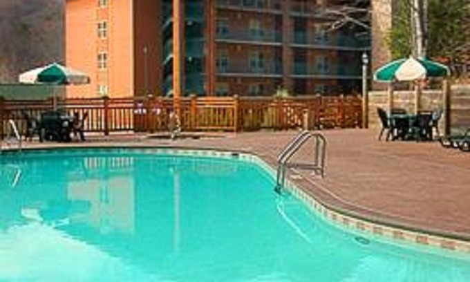 Gatlinburg Resort | BOOK NOW-OVERLOOKING GBURG Top of Mountain FAMILY SIZED CONDO