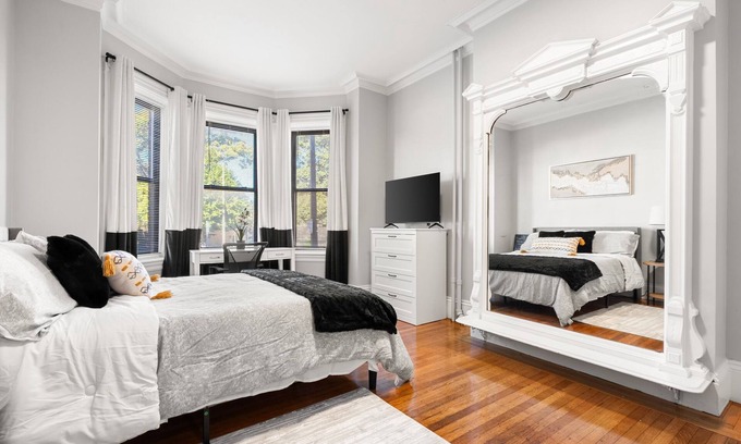 Dudley Square Apartment | Boston Modern Escape I Minutes to Downtown & South End