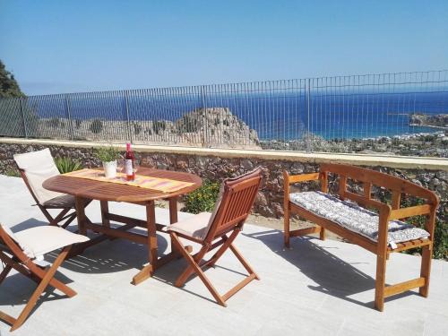 Archangelos House | Bouganville apartment Stegna