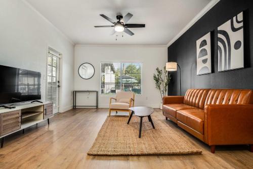 Chandler Apartment | Boulevard Stays Quiet Modern 1BR Pickleball Pool Parking Gym 02