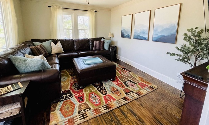 Seneca Cottage | Bountyland Cottage ~ Lake Keowee & Clemson
