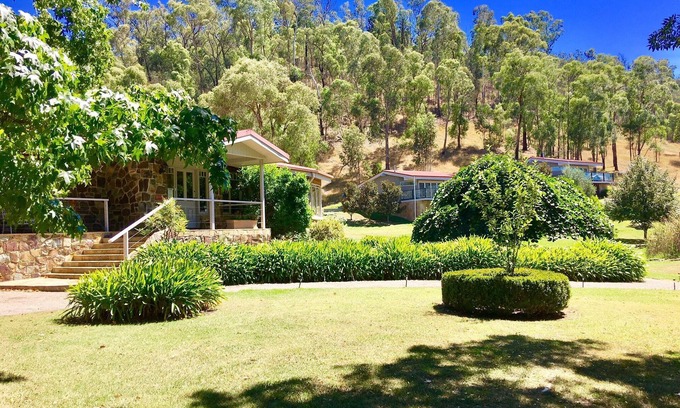 Yarra Glen Bed & Breakfast | Boutique group resort accommodation - 7 rooms & 7 bathrooms. Sleeps up to 14pax