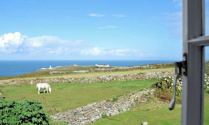 Lower Boscaswell Cottage | Bowjy Coth is located in a peaceful hamlet which truly is a walker’s paradise.