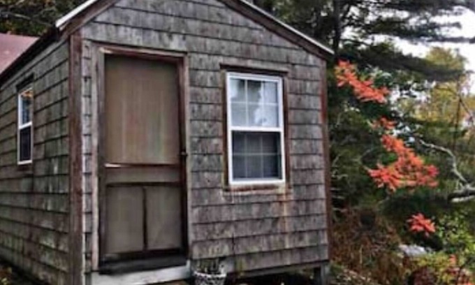 Freeport Cabin | Bowman Island rustic sea cabin/ “glamping” getaway