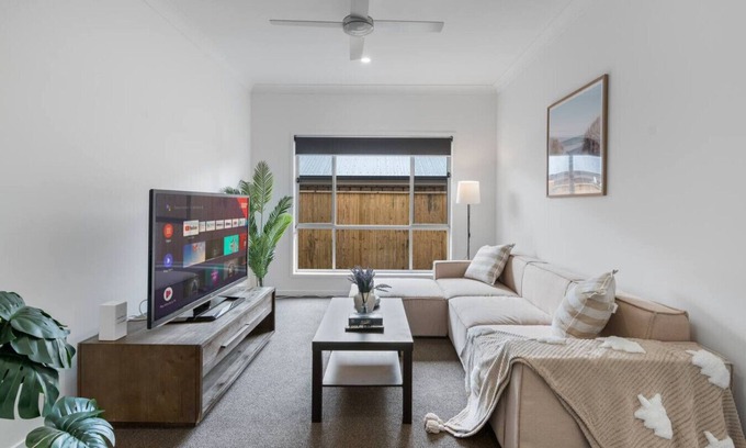 Park Ridge House | Brand New! Convenient Family Home w/Workspace