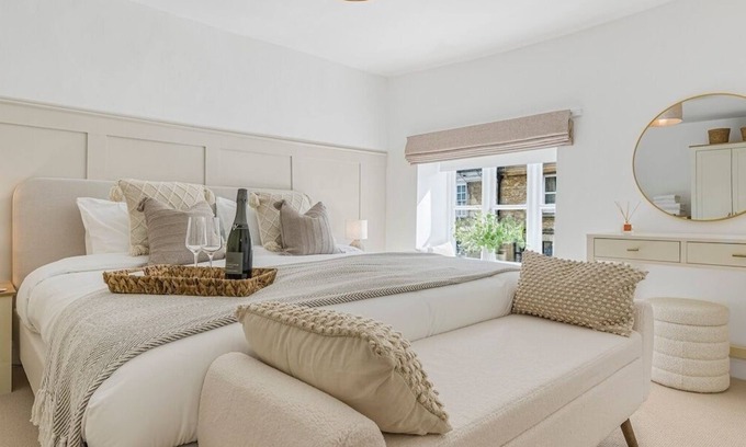 Lechlade House | BRAND NEW! Renovated cosy 2-bed cottage, parking & garden
