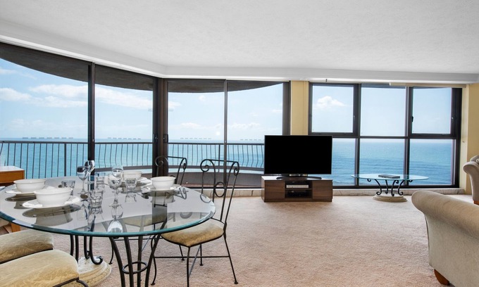 Surfers Paradise Apartment | Breakfree Acapulco