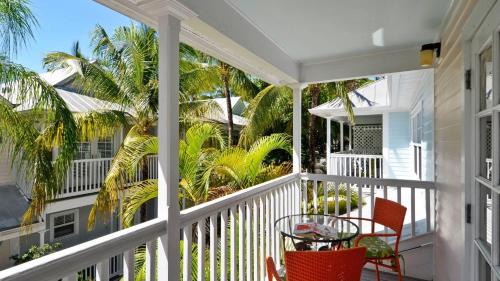 Bahama Village House | Breezy Bungalow by AvantStay Close 2 Zachary Taylor State Park Beach w Shared Pool Week Long Stays