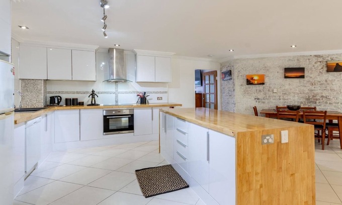 Bellara Apartment | Bribie Escape, Top Floor Unit with Waterviews