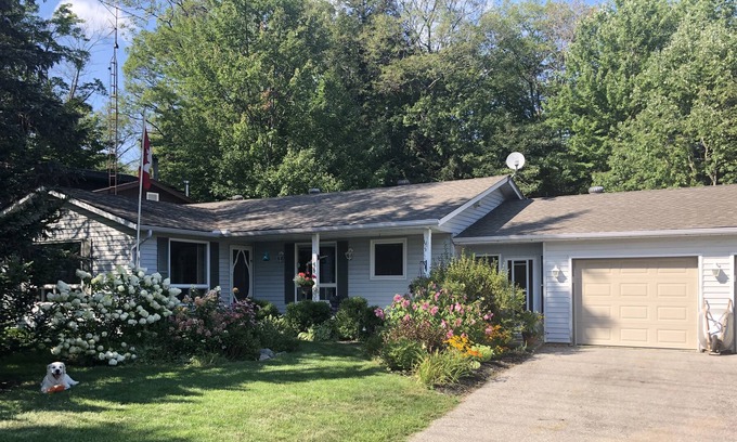 Bala House | Bright 2 Bedroom Bungalow in the quaint Town of Bala