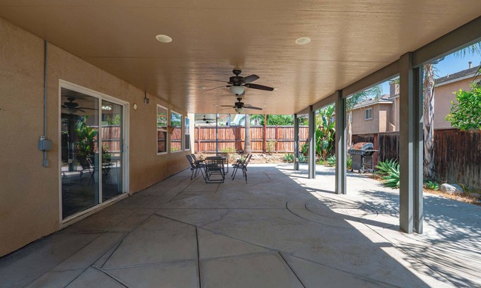 Moreno Valley House | Bright & Airy 5B Home Workspace & Outdoor Lounge