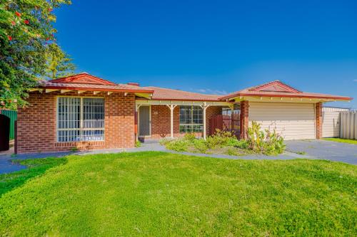 Waikiki House | Bright Airy Retreat with Garden