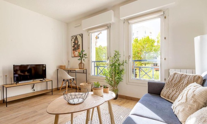 Casselardit Apartment | Bright and charming studio next to the tram