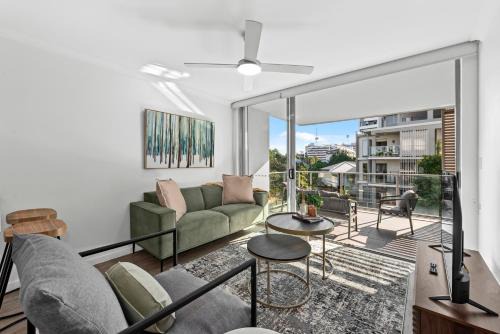 Woolloongabba Apartment | Bright and Stylish 2BR with Spacious Balcony and WiFi