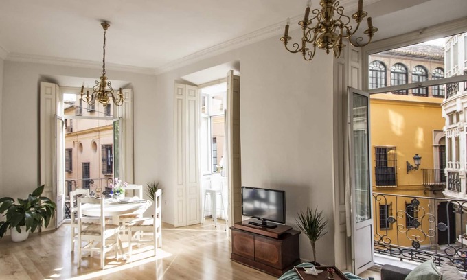 Centro Apartment | Bright apartment with views of the Cathedral