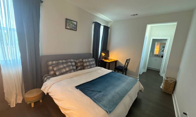 Simi Valley Bed & Breakfast | Bright & Breezy Room - Your Home Away from Home