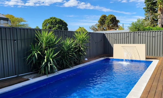 Bassendean House | Bright Modern Home- Poolside Escape