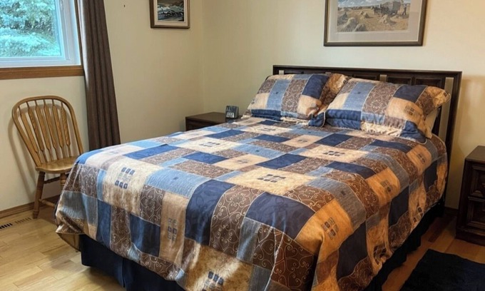 Cochrane House | Bright, spacious 4 bedroom home.