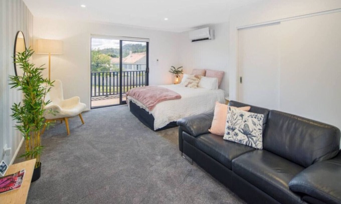 Lower Hutt House | Bright Studio Apartment on Macky Street