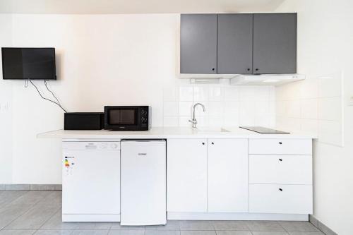 Gorge de Loup Apartment | Bright studio with garage - Valmy District