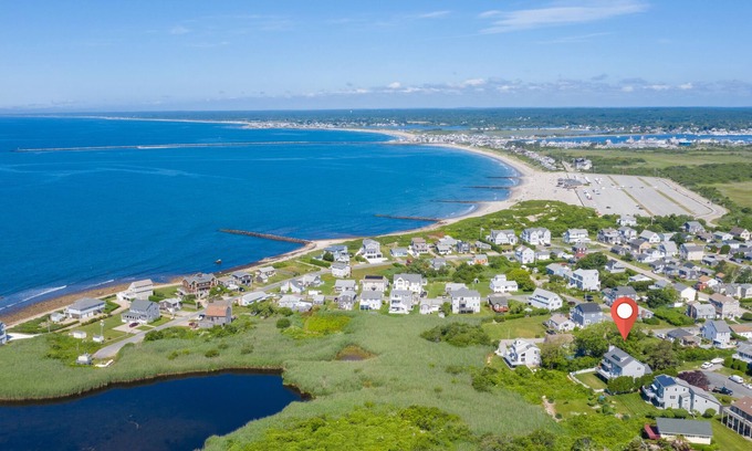 Point Judith House | Brilliant Ocean View! Walk to Beach!